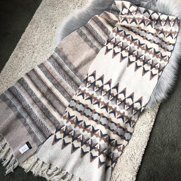 NWOT J. Crew chunky knit reversible scarf - Picture 5 of 6